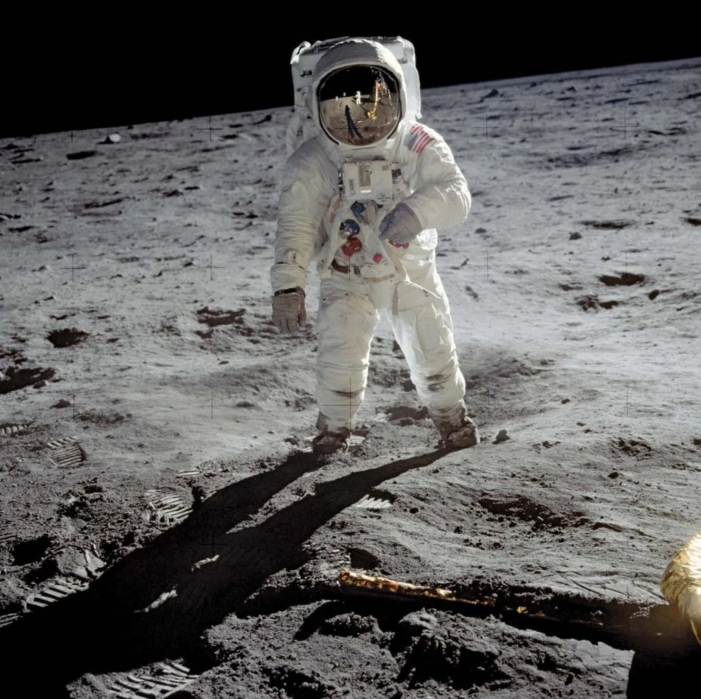 Apollo11-image-moon
