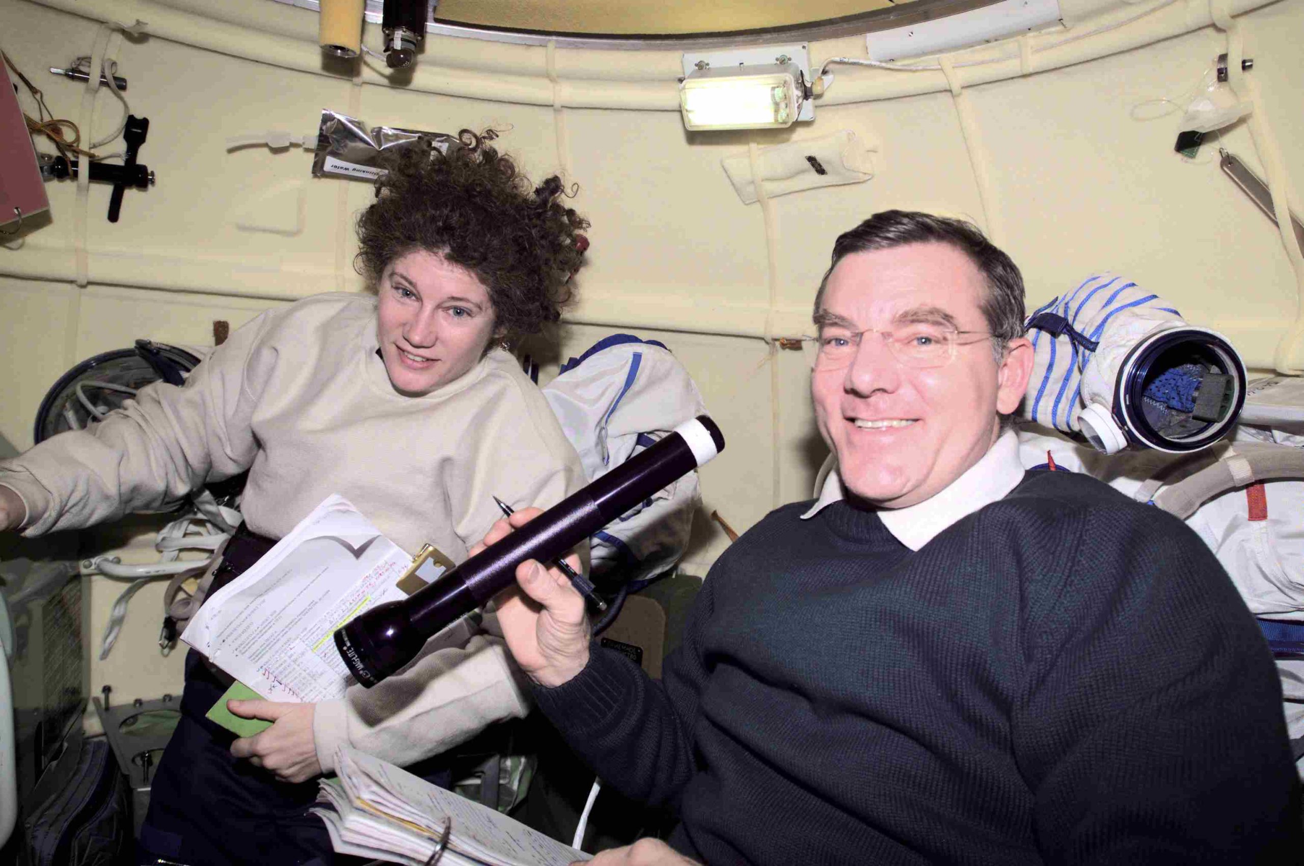 Susan J.Helms and James S.Voss in the Soyuz